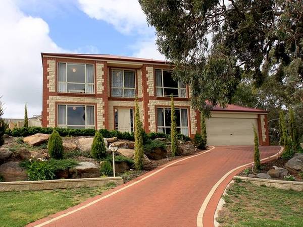 Luxurious Opulent Living Picture 1