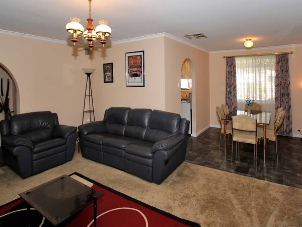 Great Three Bedroom Home in Fantastic Picture