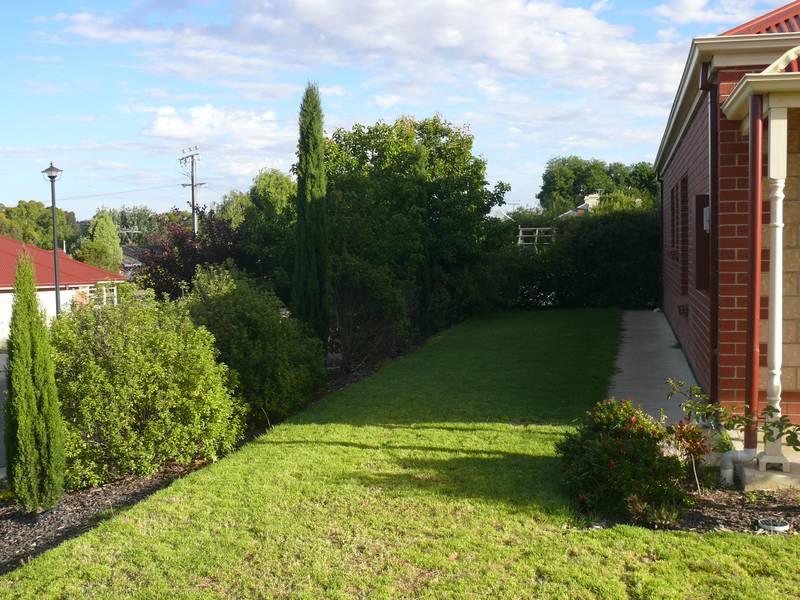 Very Stylish Smaller Home Picture 3