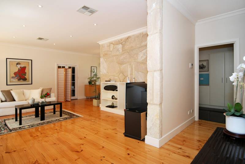 Character Filled Stone-Fronted Home, Leafy Setting Picture 2