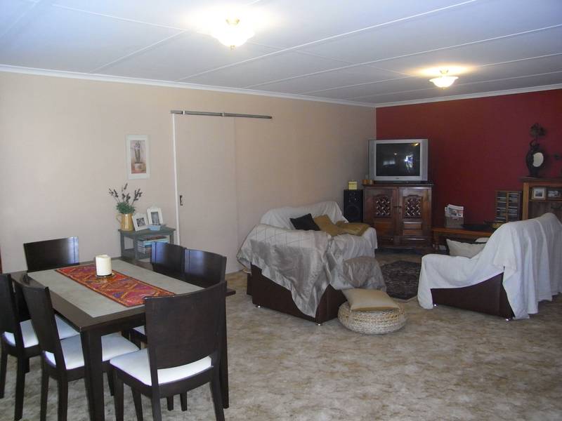 Spacious 5 bedroom home in rural setting Picture