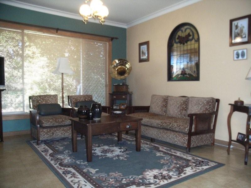 Large Flexible Family Home Picture 2