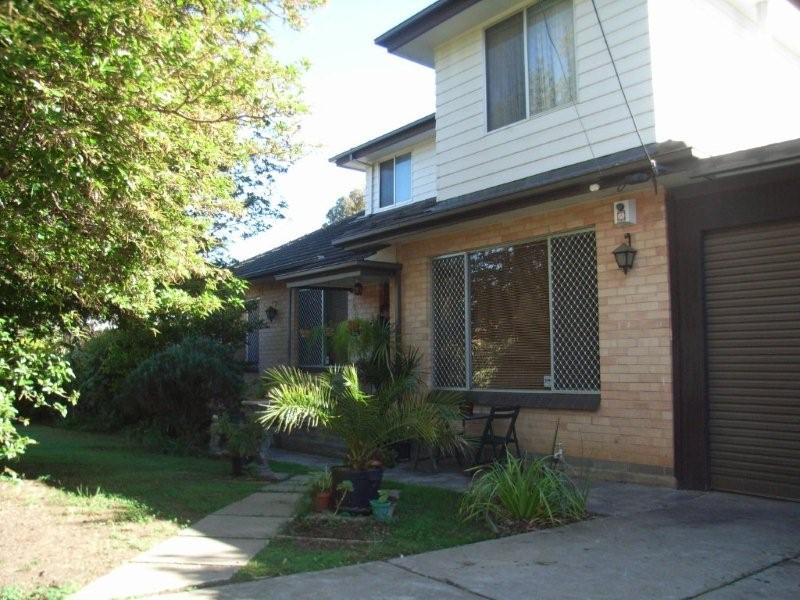 Large Flexible Family Home Picture 1