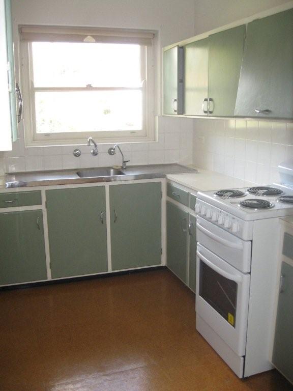 Colonial style 2 bedroom unit Picture