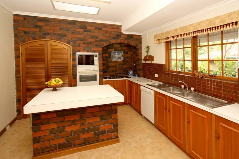 Quality home, Great Location Picture 3