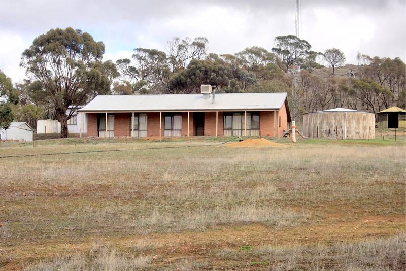 Stunning Lifestyle, Approx 80 Acres, 4 Brm Home Picture 2