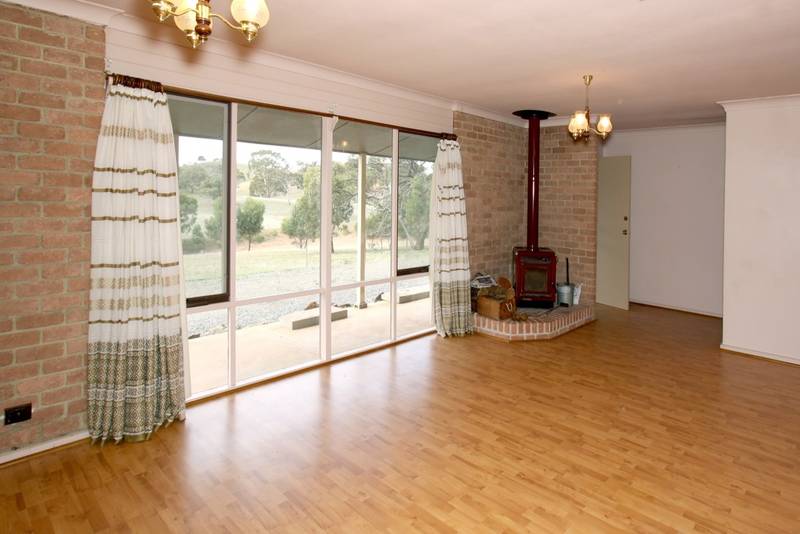 Stunning Lifestyle, Approx 80 Acres, 4 Brm Home Picture 3