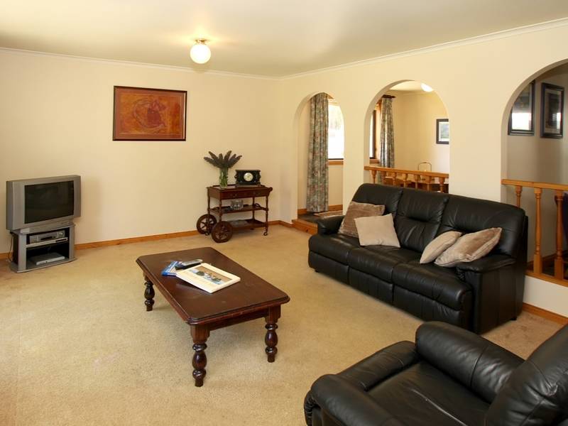 Family Home in Rural Setting Picture 1