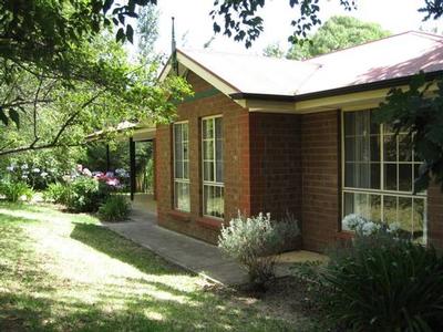 Modern 3 Bedroom Home in Great Location Picture