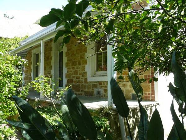 Character stone cottage - four bedrooms Picture 1
