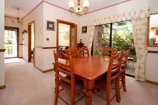 Stunning Courtyard Home-Craigburn Estate Picture 3