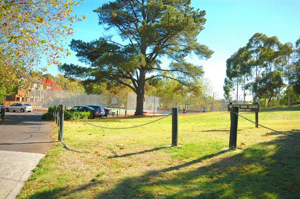 PICTURESQUE MILGATE PARK ESTATE Picture 3