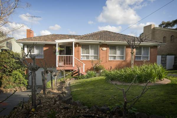 BRILLIANT PRESENTATION & LOCATION BETWEEN EASTERN GOLF COURSE AND WESTFIELD DONCASTER Picture 1