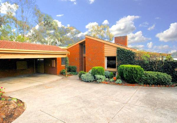 TEMPLESTOWE PARK PRIMARY SCHOOL A STONES THROW AWAY Picture