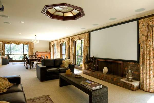 GRACEFUL ELEGANCE ON THE YARRA Picture 3