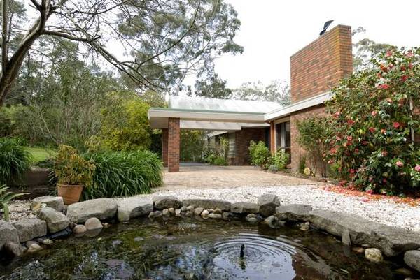 GRACEFUL ELEGANCE ON THE YARRA Picture 2