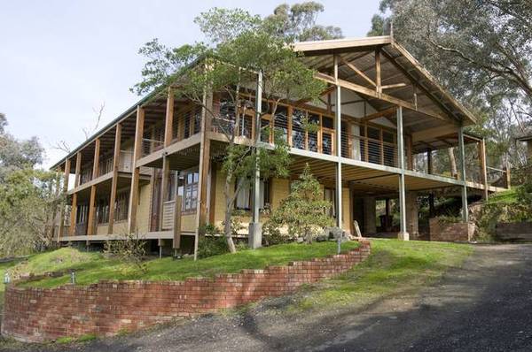 SPECTACULAR MUD BRICK HOME ON 1 3/4 ACRES Picture