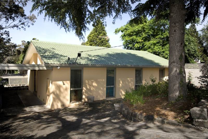 SPLIT LEVEL 3 BEDROOM + STUDY HOME NEAR DONCASTER AQUARENA WITH FABULOUS REAR YARD Picture 1