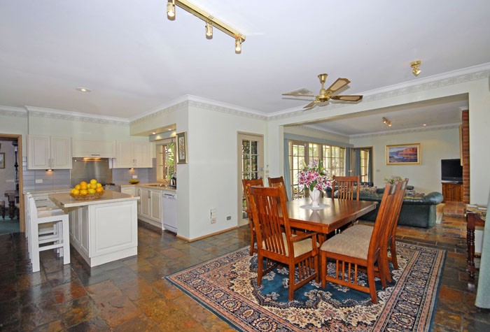 STATELY, PRIVATE 1 ACRE WITH CAPTIVATING NORTHERLY VIEWS Picture 3