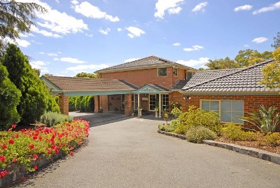 STATELY, PRIVATE 1 ACRE WITH CAPTIVATING NORTHERLY VIEWS Picture