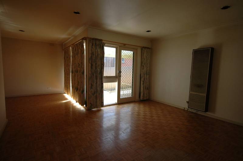 LARGE 4 BEDROOMS PLUS STUDY Picture 2