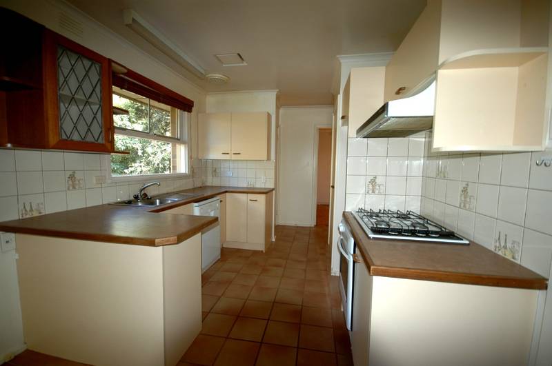 LARGE 4 BEDROOMS PLUS STUDY Picture 3