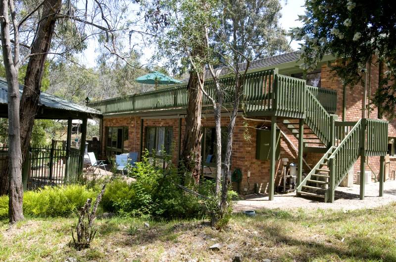 LARGE HOME ON 1.9 ACRES Picture 3