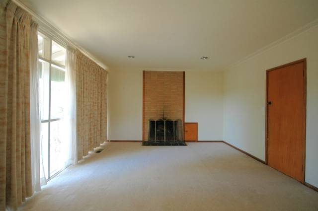 4 BEDROOMS + OFFICE OR 5TH BEDROOM ONLY 100M FROM TEMPLESTOWE VILLAGE SHOPS, RESTAURANTS & CAFES Picture 3