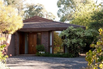 DELIGHTFUL LUCAS MORRIS BUILT HOME, PICTURESQUE GARDEN 838m2 Picture