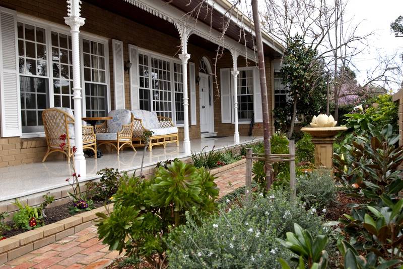 BETTER THAN NEW.
CLASSICAL, COLONIAL HOME ON ONE LEVEL.
OVER $100,000 SPENT ON RECENT RENOVATIONS! Picture 1