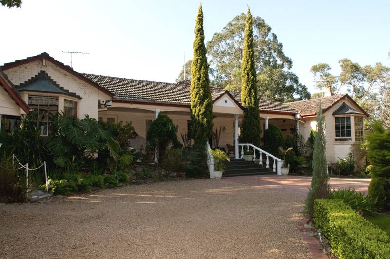 HISTORIC 1 ACRE PROPERTY WITH EUROPEAN INFLUENCE Picture 1