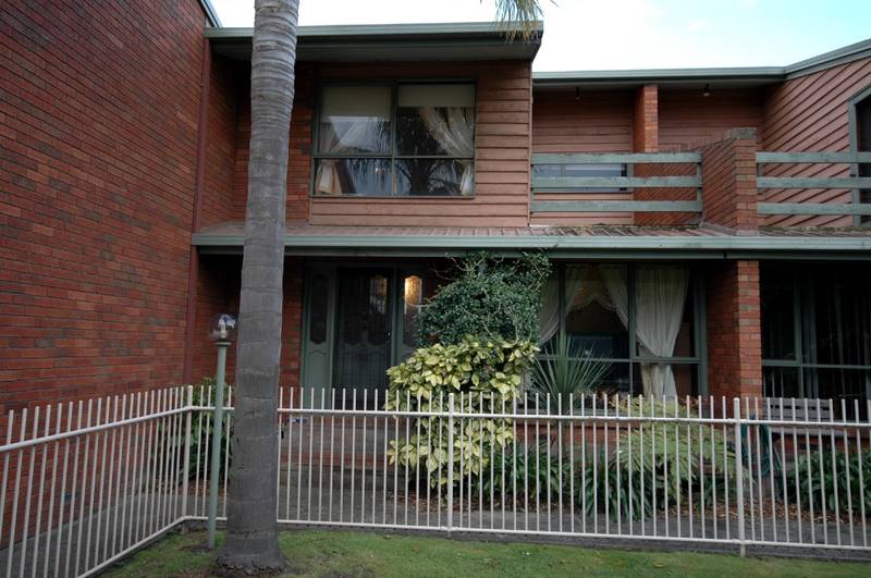 HOLIDAY RESORT SETTING Picture 1