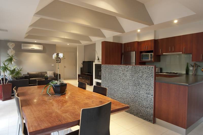 A TOUCH OF SOUTH YARRA Picture 2