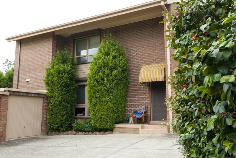 100m TO TEMPLESTOWE VILLAGE CAFE'S & SHOPS Picture 1