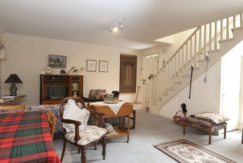 100m TO TEMPLESTOWE VILLAGE CAFE'S & SHOPS Picture 2