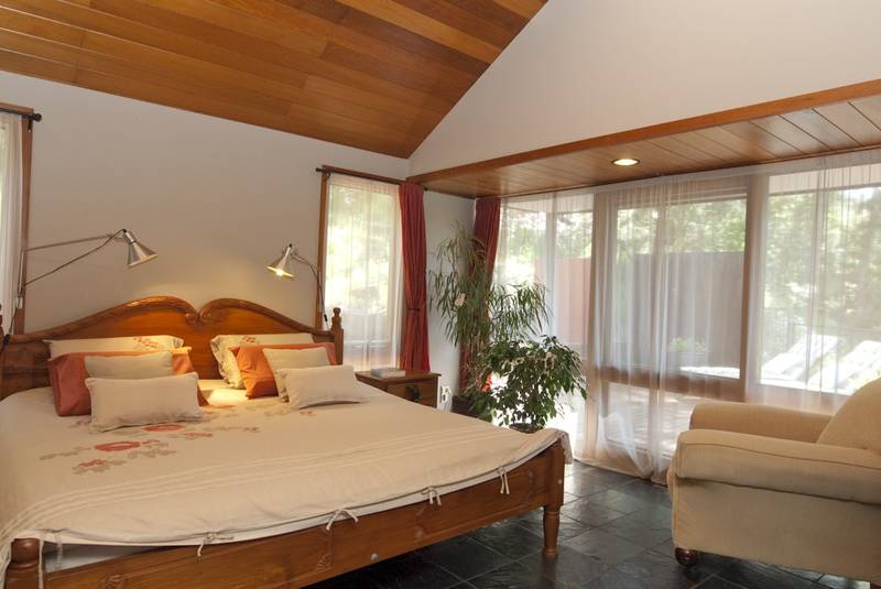 IMAGINE COMING
HOME TO A TOTALLY PRIVATE ARCHITECT DESIGNED HOLIDAY RESORT EACH EVENING Picture 3