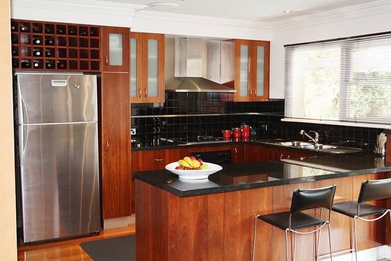 STUNNING, CONTEMPORARY LIVING WITH TEMPLESTOWE VILLAGE RESTAURANTS & CAFES ON YOUR DOORSTEP Picture 3