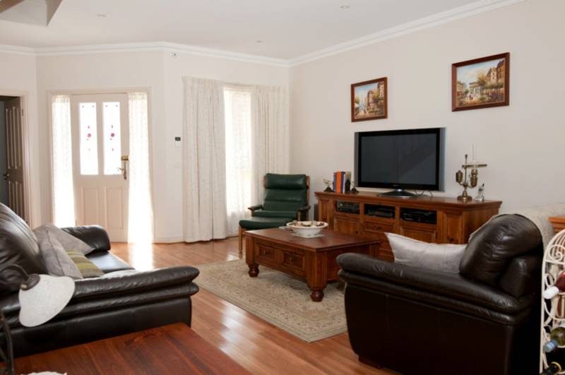 BETTER THAN NEW -
4 BEDROOMS, FANTASTIC OUTDOOR ENTERTAINING AREAS Picture 2