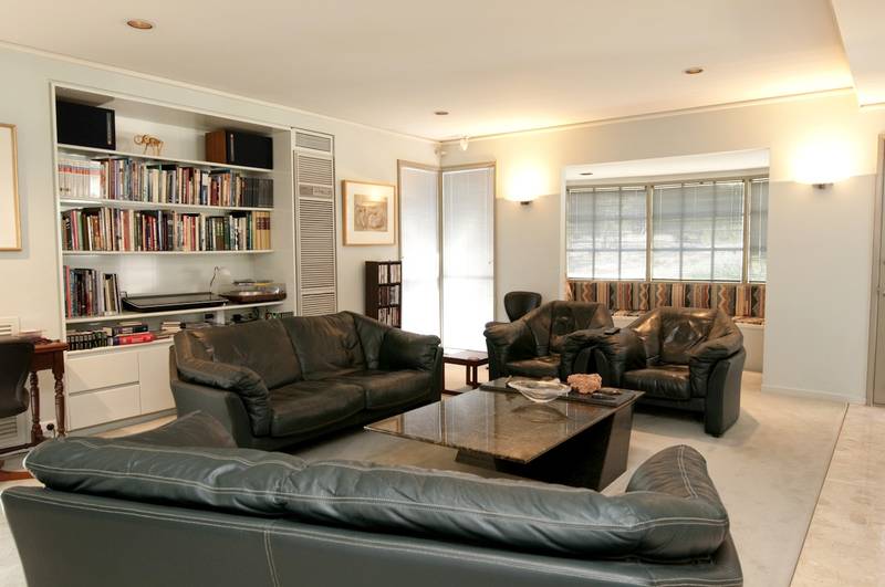 ONE OWNER, ARCHITECT DESIGNED HOME - ON ONE ACRE, SURROUNDED BY PRESTIGE HOMES Picture 1