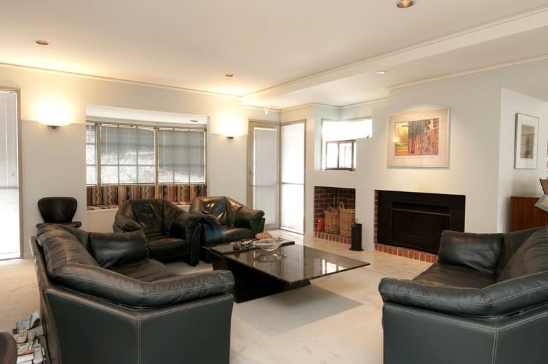 ONE OWNER, ARCHITECT DESIGNED HOME - ON ONE ACRE, SURROUNDED BY PRESTIGE HOMES Picture 2