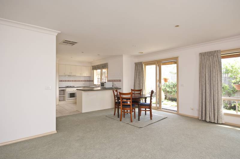 LIKE NEW! 2 BED UNIT NEAR TEMPLESTOWE VILLAGE - (MUST SELL!) Picture 2