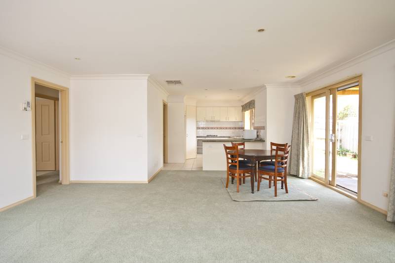 LIKE NEW! 2 BED UNIT NEAR TEMPLESTOWE VILLAGE - (MUST SELL!) Picture 3