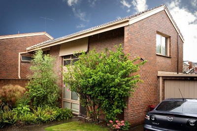 WONDERFUL LOCATION OPPOSITE TEMPLESTOWE VILLAGE SHOPS & CAFES Picture
