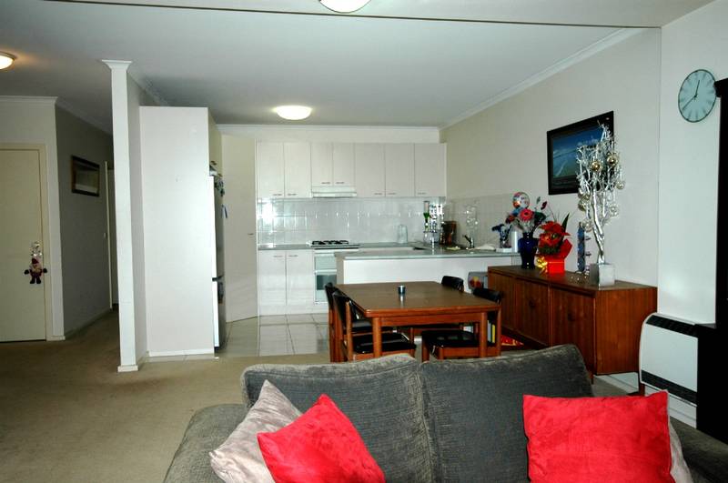 200m TO TEMPLESTOWE VILLAGE SHOPS & CAFES Picture 1