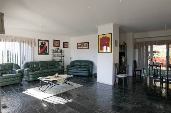 ATTRACTIVE HOME WITH VIEWS TO MATCH Picture 2