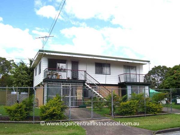 Modern Home in Good Location Picture 1