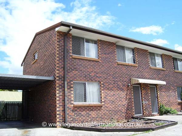 Cheap For A 3 Bedroom Townhouse! Picture 1