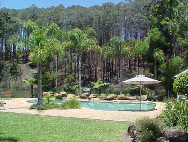 Private Weekender with Solid Income Picture 3