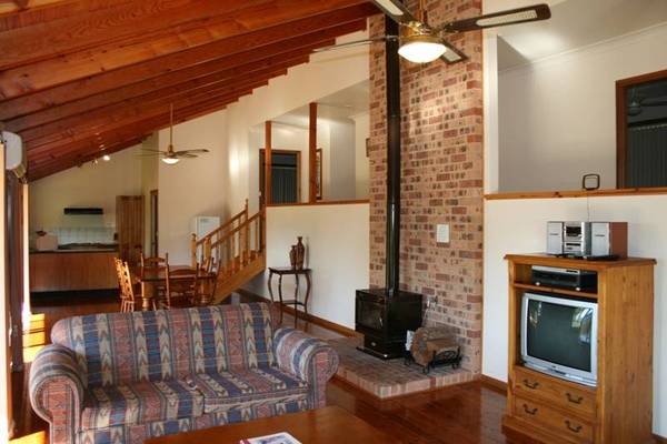 Private Weekender with Solid Income Picture 2