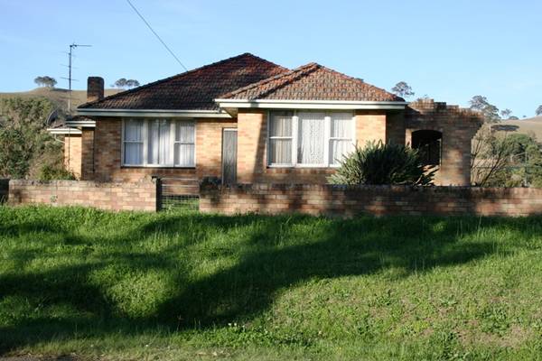 Small Acreage Close to Town Picture 1